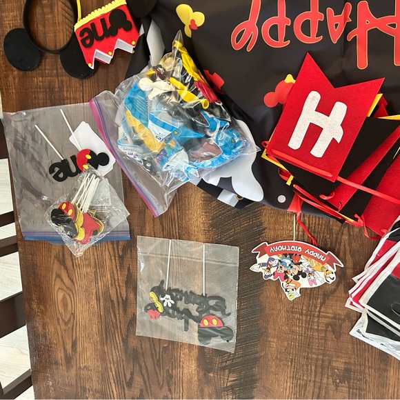 Mickey Mouse 1st birthday decorations and outfit. - Picture 5 of 7